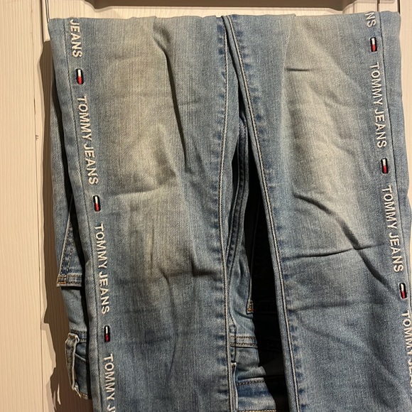 TOMMY JEANS - Picture 2 of 3